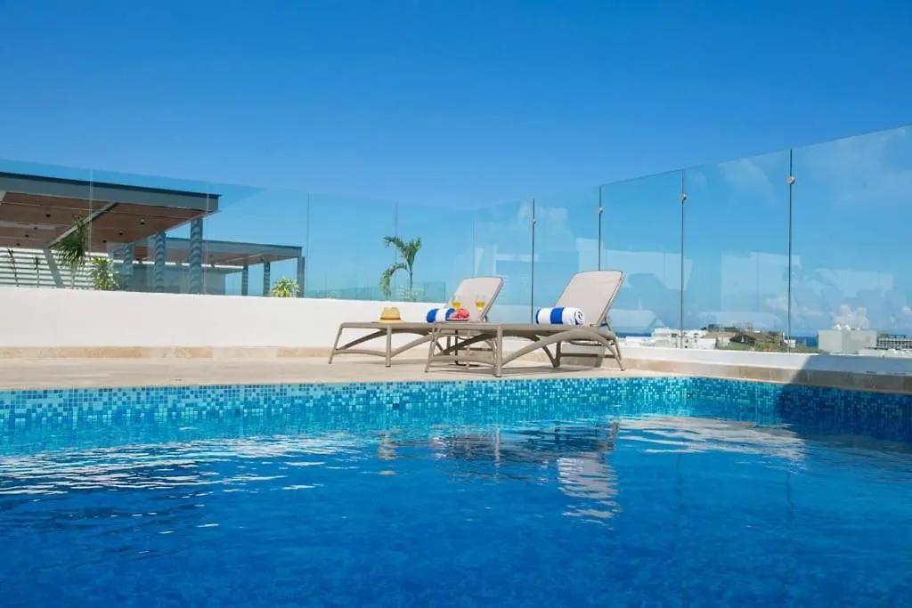 Stylish Condo, Central Location & Impressive Pools Playa del Carmen Apartment