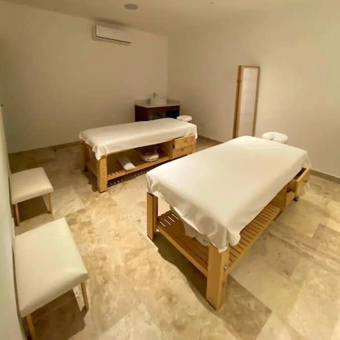 Stylish Condo, Central Location & Impressive Pools Playa del Carmen Apartment