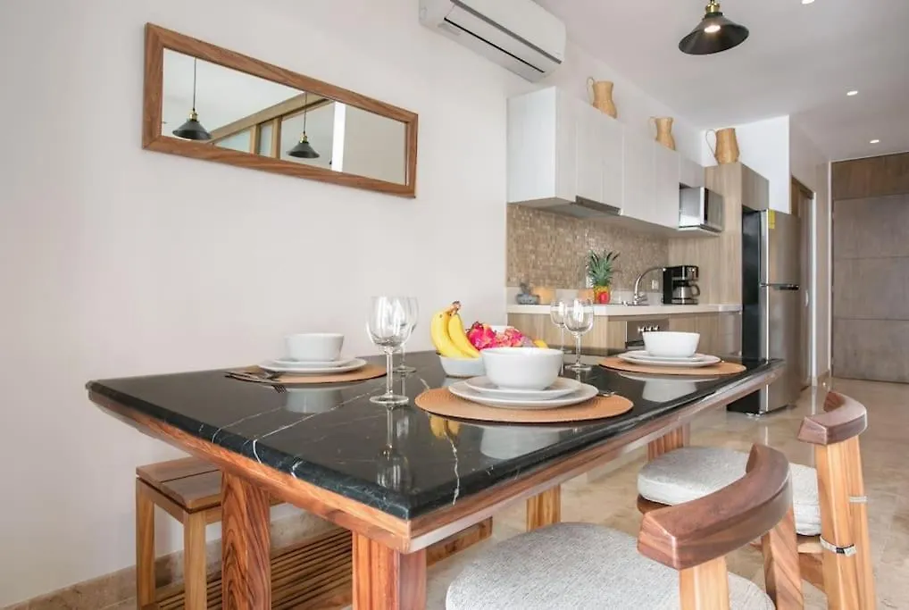 Stylish Condo, Central Location & Impressive Pools 신데 델 카르멘 아파트