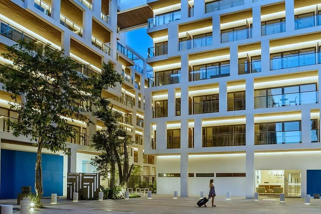 Stylish Condo, Central Location & Impressive Pools Playa del Carmen Apartment