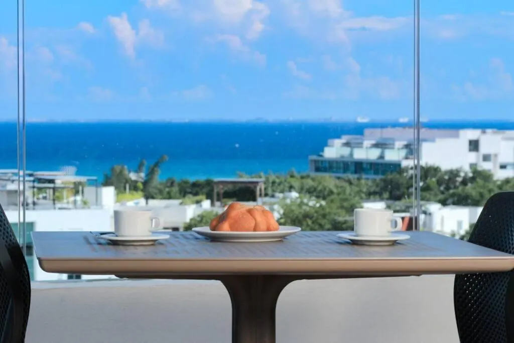 Stylish Condo, Central Location & Impressive Pools Playa del Carmen Apartment