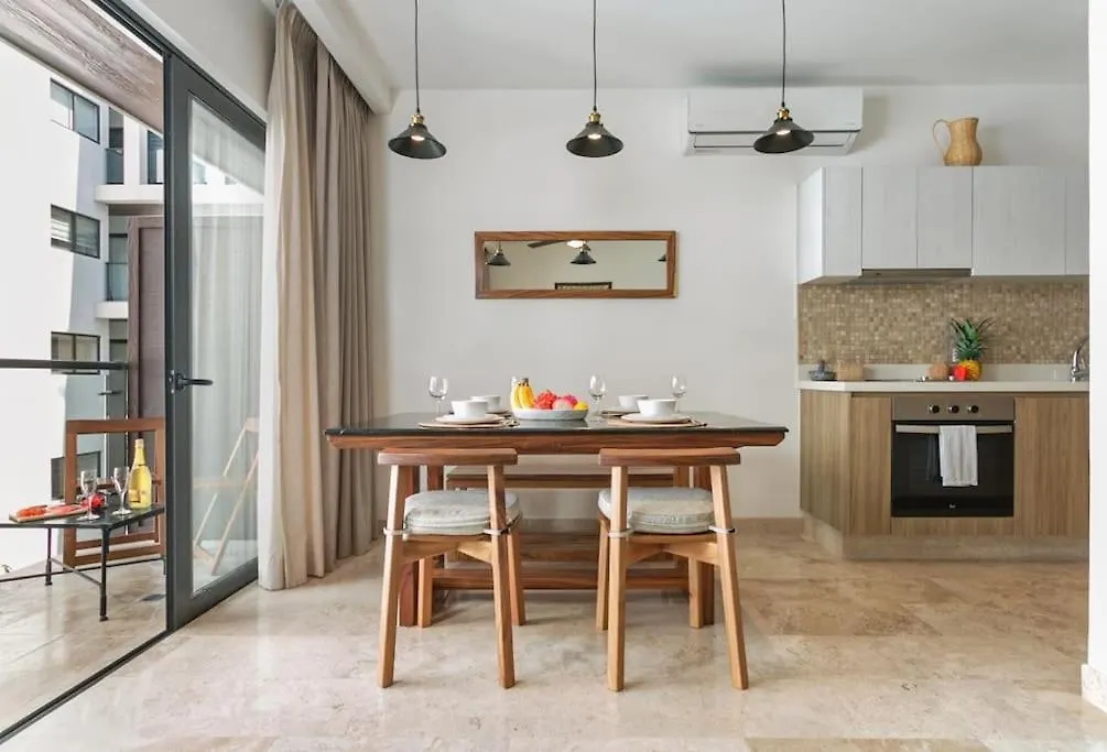 Apartment Stylish Condo, Central Location & Impressive Pools Playa del Carmen